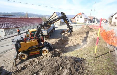 OBNOVA LJUBLJANSKE CESTE RAKEK 01 FOTO LJUBO VUKELIČ